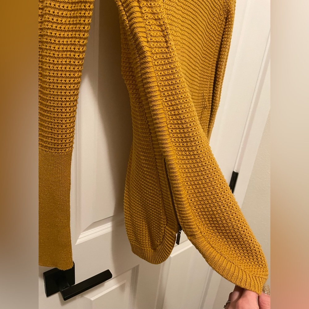Mustard yellow sweater - XS